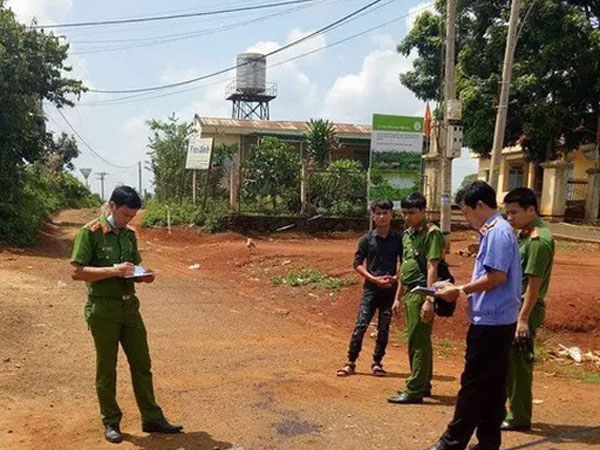 Mâu thuẫn gia đình, chồng chém vợ nguy kịch rồi tự tử