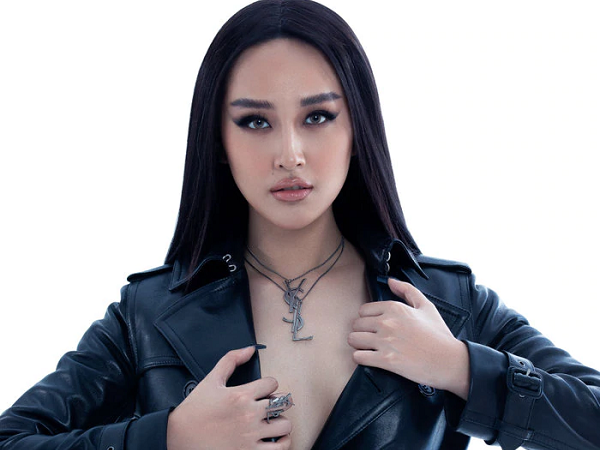 Mai Phương Thúy bất ngờ tung ảnh gợi cảm, sang chảnh