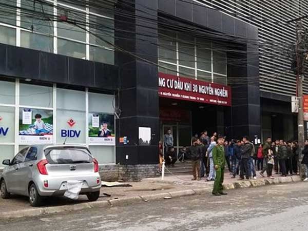 Nam thanh niên rơi từ tầng 13 chung cư Dầu khí trúng ô tô, tử vong