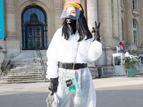 Fashionista thế giới diện style bảo hộ khi dự show Chanel, cư dân mạng nhận xét: Chống dịch sang chảnh là đây!