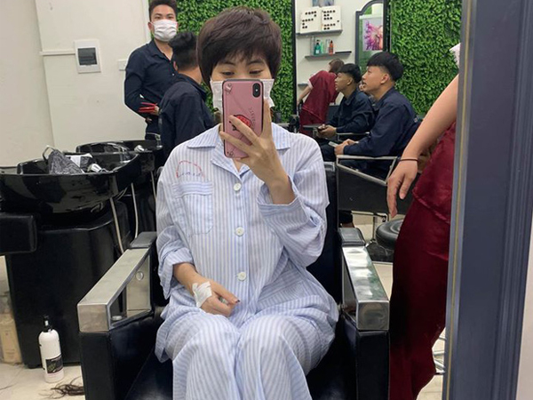 Tâm sự đẫm nước mắt của cô gái 28 tuổi bị ung thư máu: 'Không còn tương lai. Không thể cùng con gái trải qua tuổi 18, không thể cùng chồng già đi'