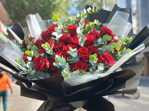 Hoa 'siêu to khổng lồ' tiền triệu hút khách dịp 8/3