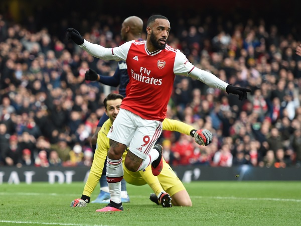 Arsenal nhọc nhằn đánh bại West Ham nhờ VAR, Tottenham nối dài chuỗi trận không thắng
