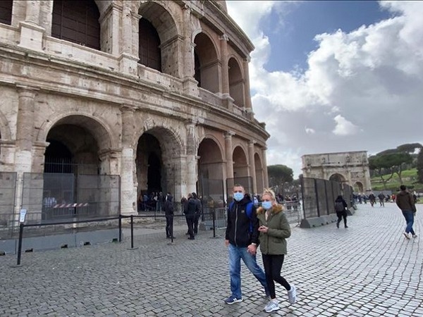 Số ca COVID-19 tăng vọt lên gần 6.000, Italy tính phong toả 16 triệu dân