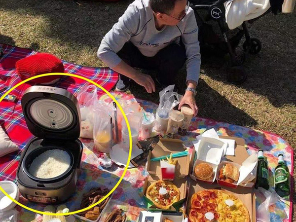 Đi picnic vẫn nhất quyết mang theo nồi cơm, cư dân mạng cảm thán: 'Quả không hổ là phụ huynh!'