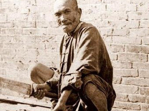 Luật nhân quả: Còn sống tham lam lấy của người khác, về già phải chịu quả báo thảm khốc