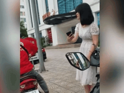 Đòi quay ngược trở lại điểm xuất phát để nhờ bạn trả tiền xe ôm nhưng không được, cô gái lớn tiếng quát 'Biến đi, anh tử tế quá' với tài xế sau khi được cho free tiền xe