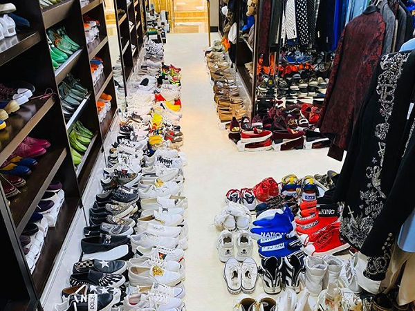 Đột nhập căn phòng đồ hiệu như 'tổng kho' của Đàm Vĩnh Hưng