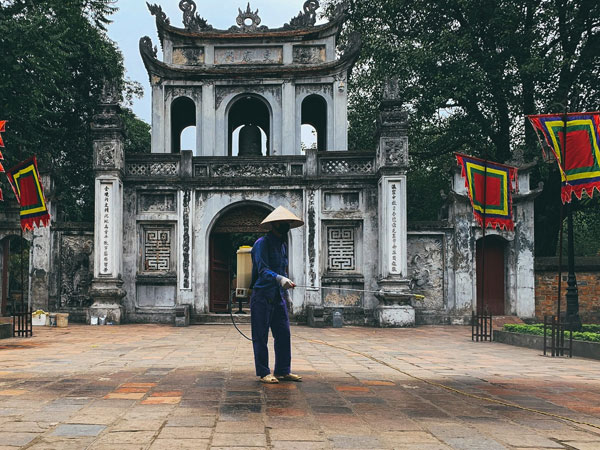 Hà Nội: Tạm đóng cửa, phun khử trùng hàng loạt điểm du lịch
