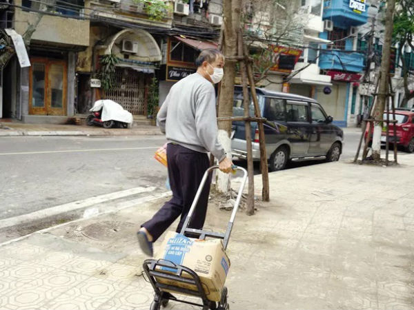 Tâm sự trong hàng rào cách ly của người dân phố Trúc Bạch sau ca bệnh thứ 17