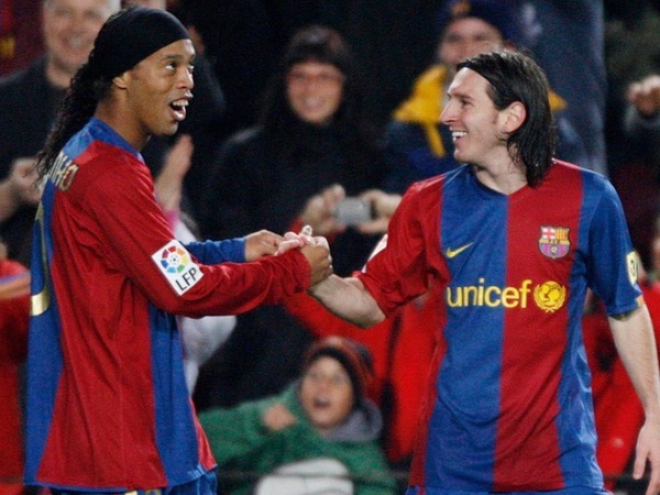 Messi chi 4 triệu euro giải cứu Ronaldinho khỏi nhà tù
