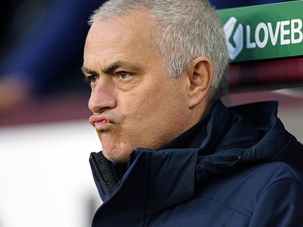 Tottenham thảm bại tại Champions League, Mourinho trải qua chuỗi trận tệ hại chưa từng có