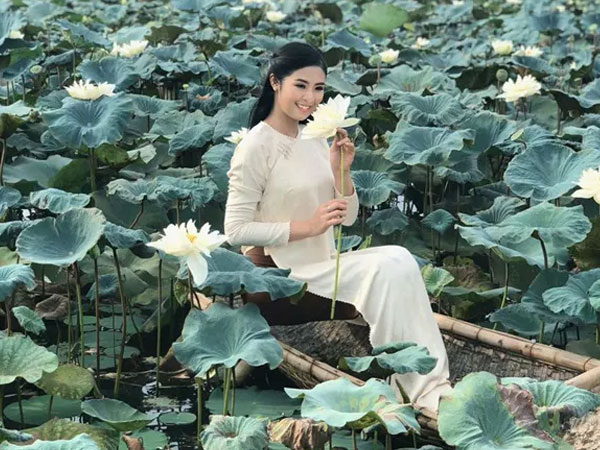 'Cô dâu hụt' Ngọc Hân khoe bộ ảnh đẹp sau tin đồn hoãn cưới vì COVID-19
