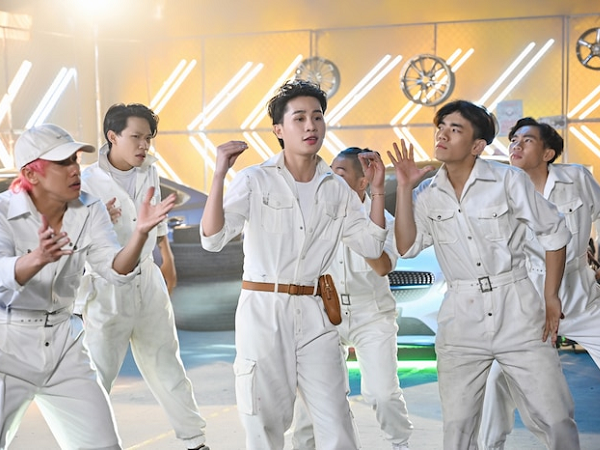 MV comeback lên top 1 trending, Jack viết status ăn mừng đề cập đến chuyện 'chết hụt vì sự tàn nhẫn đồng tiền'