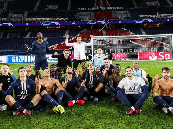 Toàn đội PSG nhại điệu ăn mừng, cà khịa Erling Haaland