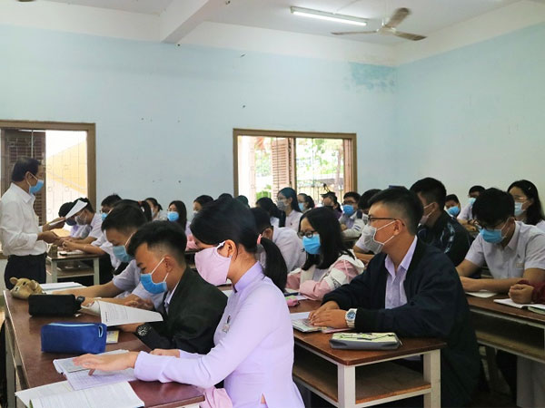 Lùi thời gian kết thúc năm học, dời lịch thi THPT quốc gia sang tháng 8