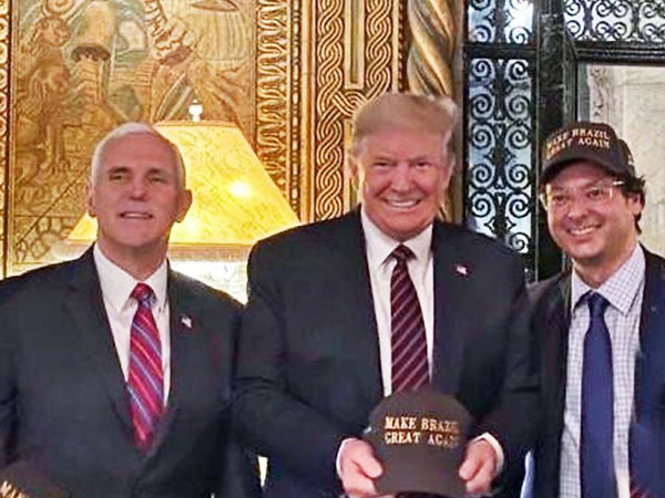 CNN: Tổng thống Trump đã bắt đầu lo lắng về chuyện từng tiếp xúc với người nhiễm COVID-19