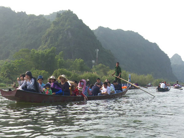 Chùa Hương chính thức đóng cửa, tạm dừng đón khách để phòng, tránh dịch COVID-19