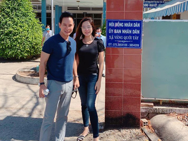Vợ chồng Lý Hải trực tiếp xuống miền Tây, lắp đặt 5 máy lọc nước trị giá 350 triệu giúp người dân vượt hạn và mặn