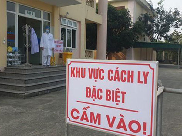 Nghệ An: Tìm thấy và cách ly 11 người đi cùng chuyến bay có người nhiễm Covid-19