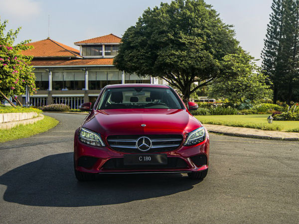 Mercedes-Benz C180 'bình dân hóa' được trang bị những gì?