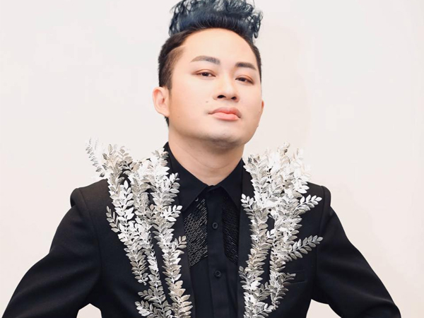 Ca sĩ Tùng Dương tổng kết số tiền và hiện vật mà sao Việt cùng người hâm mộ quyên góp trong chiến dịch đẩy lùi Covid-19, hiện tại đã lên tới hơn 1 tỷ đồng