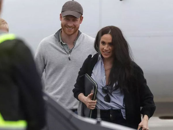 Hoàng tử Harry may mắn về đoàn tụ với vợ con trước khi Canada đóng cửa biên giới