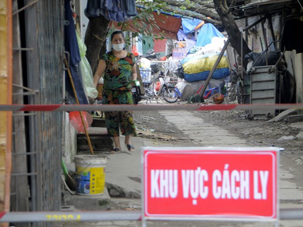 Video: Người dân ở nơi BN39 nhiễm COVID-19 sinh sống được phát thực phẩm, nhu yếu phẩm miễn phí