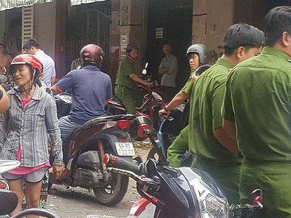 Điều tra vụ con dùng dao cắt cổ bố tử vong, chém trọng thương hàng xóm