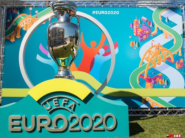 UEFA đòi các CLB thành viên gần 300 triệu Bảng nếu hoãn EURO 2020