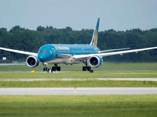 Vietnam Airlines khoanh vùng người tiếp xúc với tiếp viên mắc COVID-19