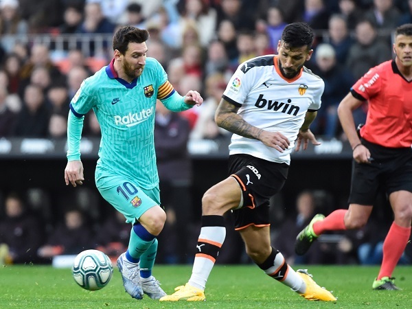 CLB La Liga xác nhận gần nửa đội hình mắc COVID-19
