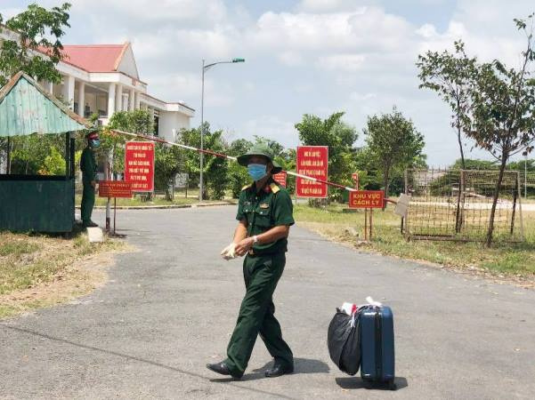 Đón và cách ly 30 hành khách trở về từ Malaysia