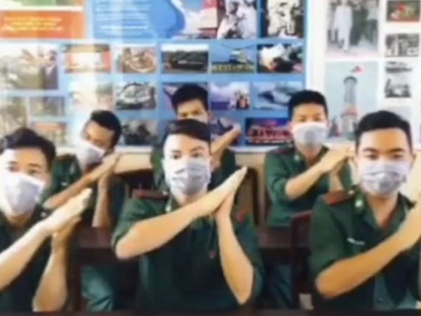 Video: Màn vũ điệu dễ thương trên nền nhạc 'Ghen cô Vy' của các chiến sĩ bộ đội biên phòng