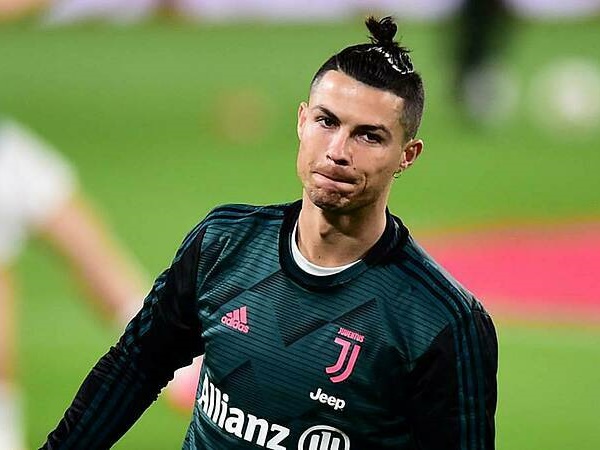 Thêm một đồng đội của Ronaldo ở Juventus nhiễm COVID-19
