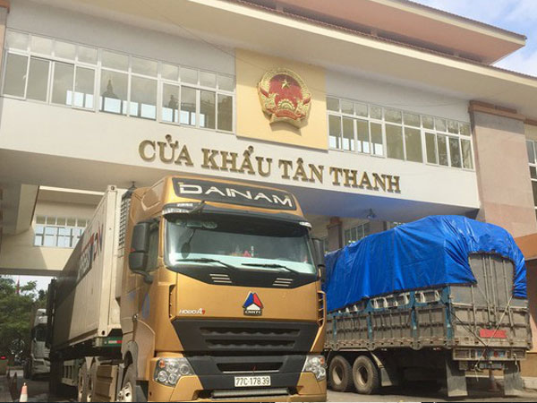 2.084 xe hàng hóa thông quan, các cửa khẩu phía Bắc khởi sắc trở lại