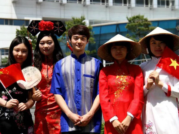 Người mẹ cho con ở lại châu Âu: Về Việt Nam không có nghĩa là 'trốn' được COVID-19