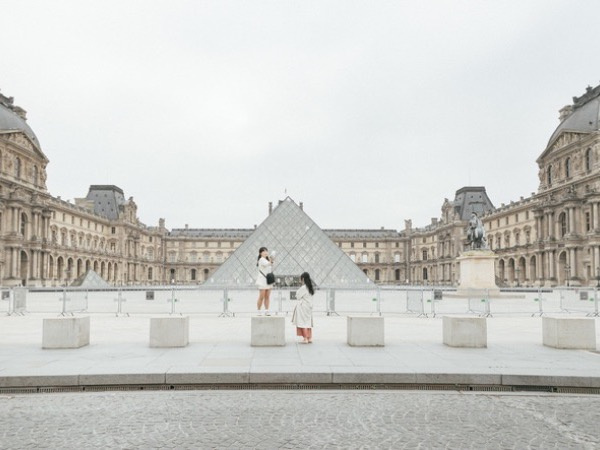 Paris ngày đầu phong tỏa: Kinh đô ánh sáng bỗng chốc trở nên hoang vu đến lạ kỳ