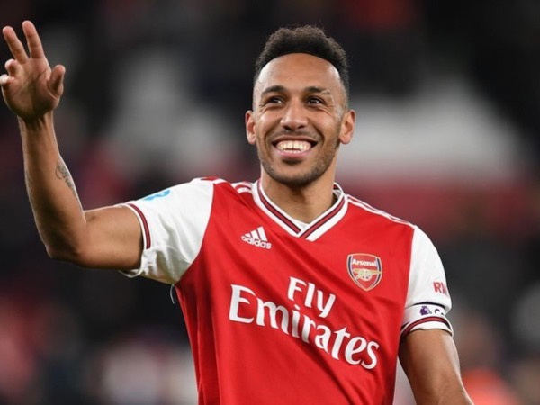Aubameyang sắp 'tiếp bước' Van Persie đầu quân cho M.U