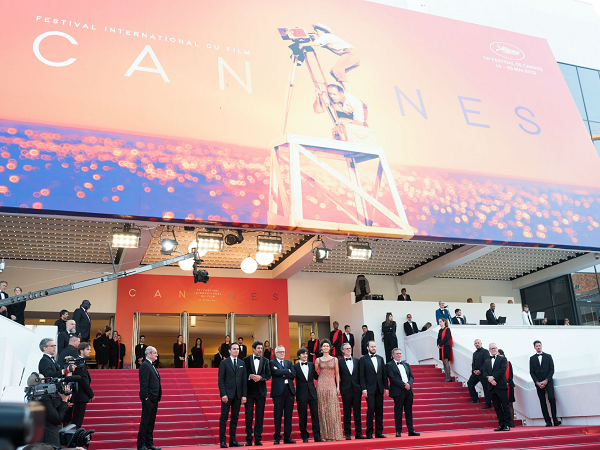Lễ trao giải Cannes và Emmy Awards 2020 bị hoãn vì Covid-19