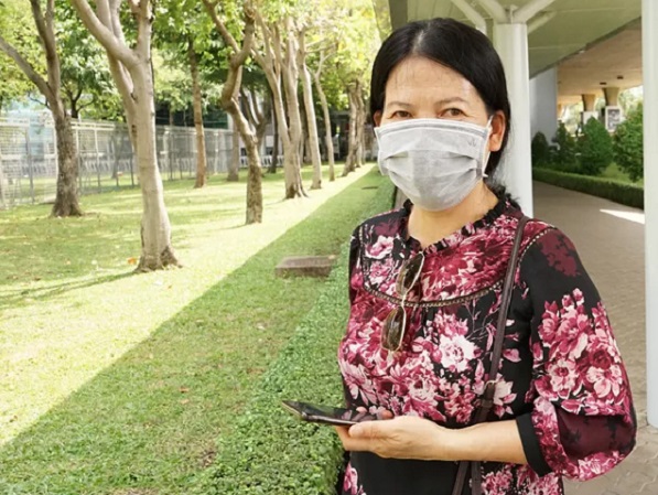 COVID-19 diễn biến phức tạp ở Châu Âu: 'Con về đến Việt Nam là tôi mừng phát khóc!'