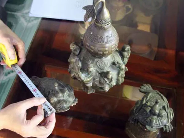 Sự thực về bình hồ lô đúc nổi bát tiên giá tỷ đô la