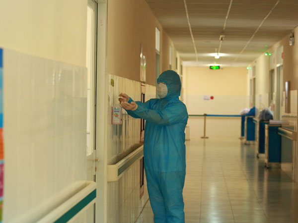 Bên trong khu cách ly điều trị Covid-19 nằm sát biển ở TP.HCM