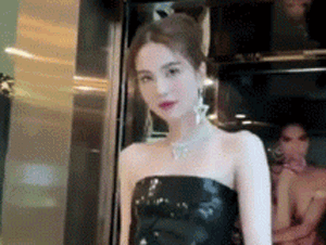Ngọc Trinh khoe khéo món đồ quyền lực của giới siêu giàu?