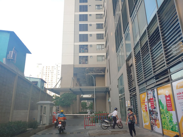 TP.HCM tiếp tục phong tỏa 1 dãy nhà tại chung cư Goldview, quận 4 có 2 người Anh nguy cơ cao nhiễm Covid-19