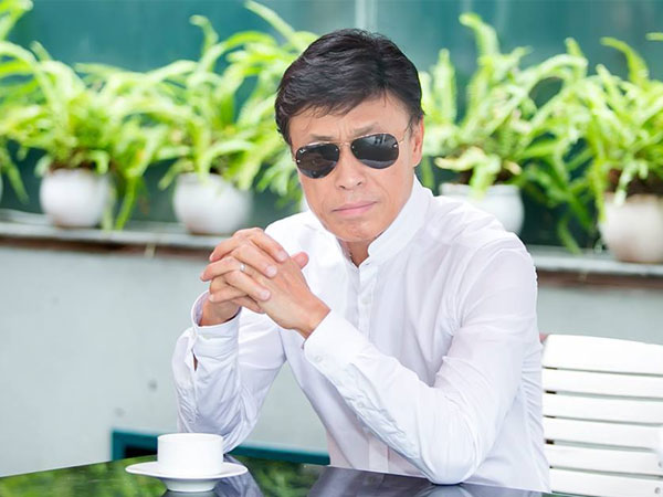 Danh ca Tuấn Ngọc từng bị ung thư, phải nhờ đến phẫu thuật, đến giờ không dám nhìn vào bụng mình
