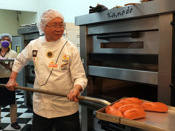 Sau bánh mì thanh long, bánh mì dinh dưỡng của ông Kao Siêu Lực tiếp tục gây sốt: Dành tặng cho các y bác sĩ tuyến đầu chống dịch, để 1 tuần ăn vẫn ngon