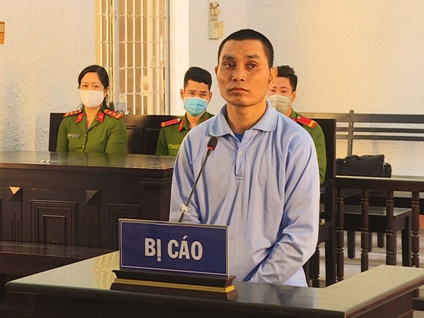 Xét xử cha dượng mở phim người lớn rồi nhiều lần hiếp dâm con riêng của vợ