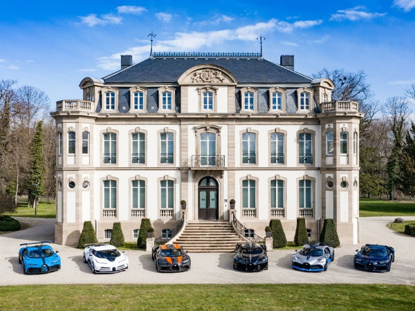 Đội hình siêu xe đắt đỏ, độc quyền nhất thế giới của Bugatti lần đầu tụ hội