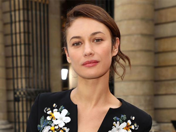 'Bond Girl' Olga Kurylenko tự khỏi Covid-19 sau 2 tuần điều trị tại nhà